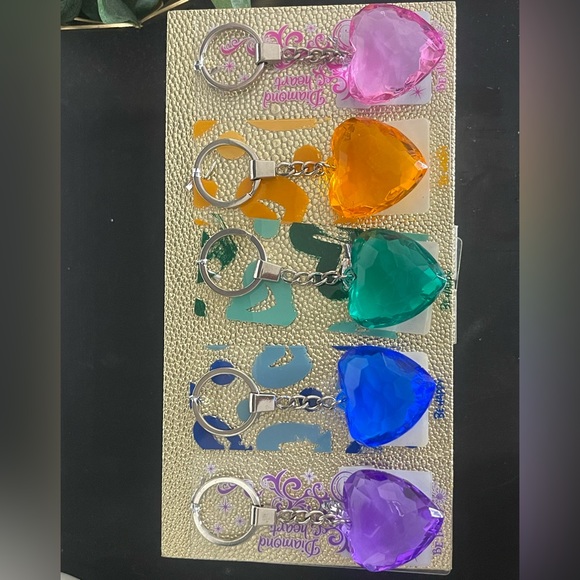 Diamond Heart Key Chain - Picture 7 of 7